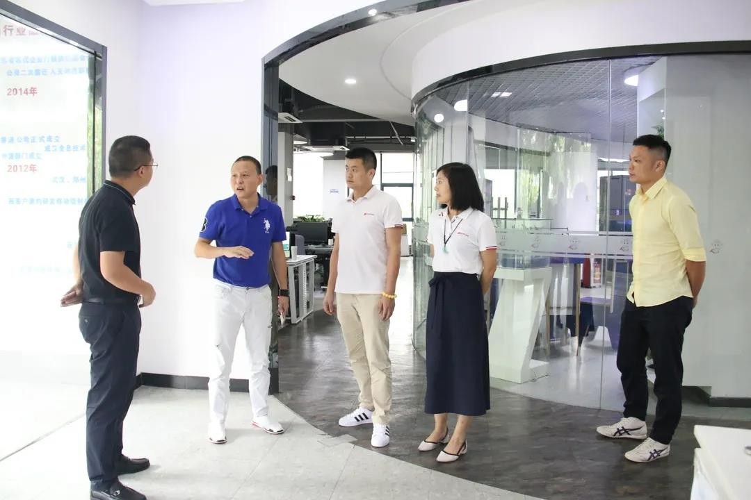 广东重庆商会秘书处，走访会员单位广州倾松数码科技有限公司